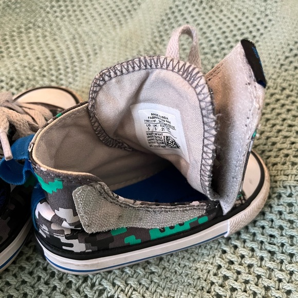 High Top Converse Size 5 Toddler - Picture 5 of 7